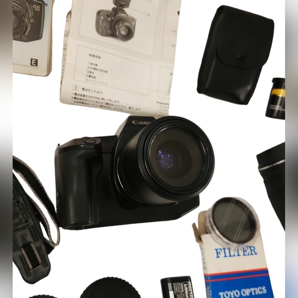 CANON EOS 650 SLR 35mm Film Camera Huge Lot 2-Lens, Flash, Batteries Filter and - Picture 3 of 11